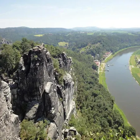 4 Raum Mit Balkon Auf 120sqm In Lage Dresden