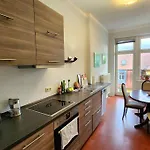 4 Raum Mit Balkon Auf 120sqm In Lage شقة