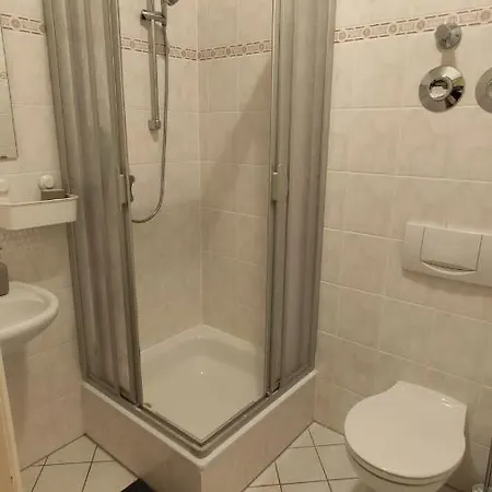 4 Raum Mit Balkon Auf 120sqm In Lage アパート