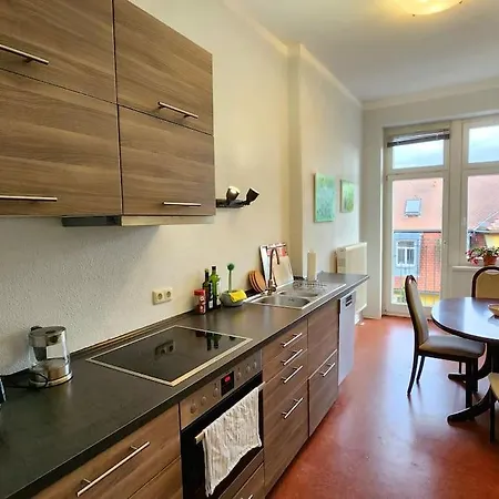 4 Raum Mit Balkon Auf 120sqm In Lage アパート